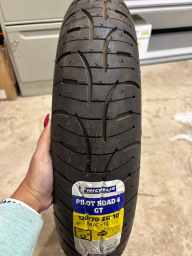 [120/70] 120/70 ZR 18 PILOT ROAD 4GT